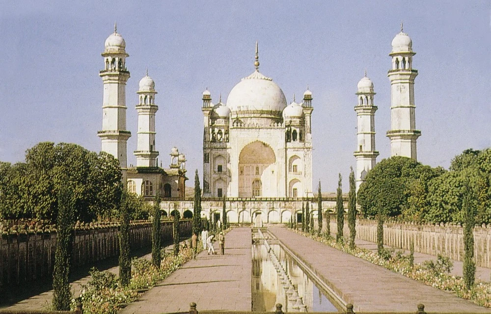 Hotel Royal Palace Attraction Pictures